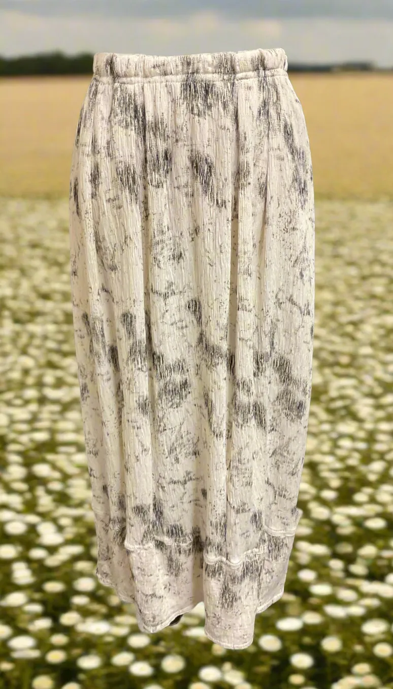 #5252 Cream/Black crinkle fabric bubble skirt