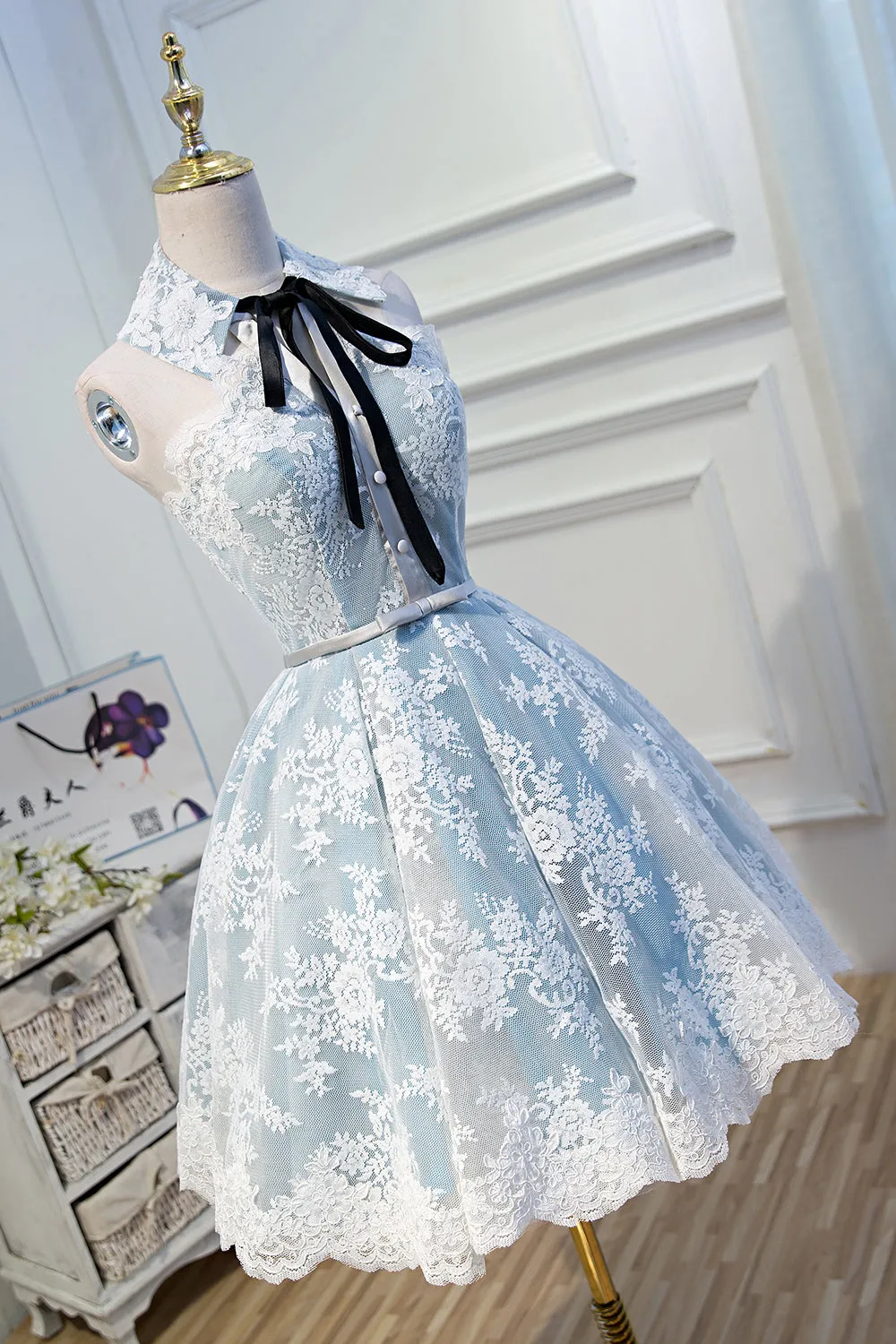 Cute Halter Homecoming Dresses with Lace Appliques