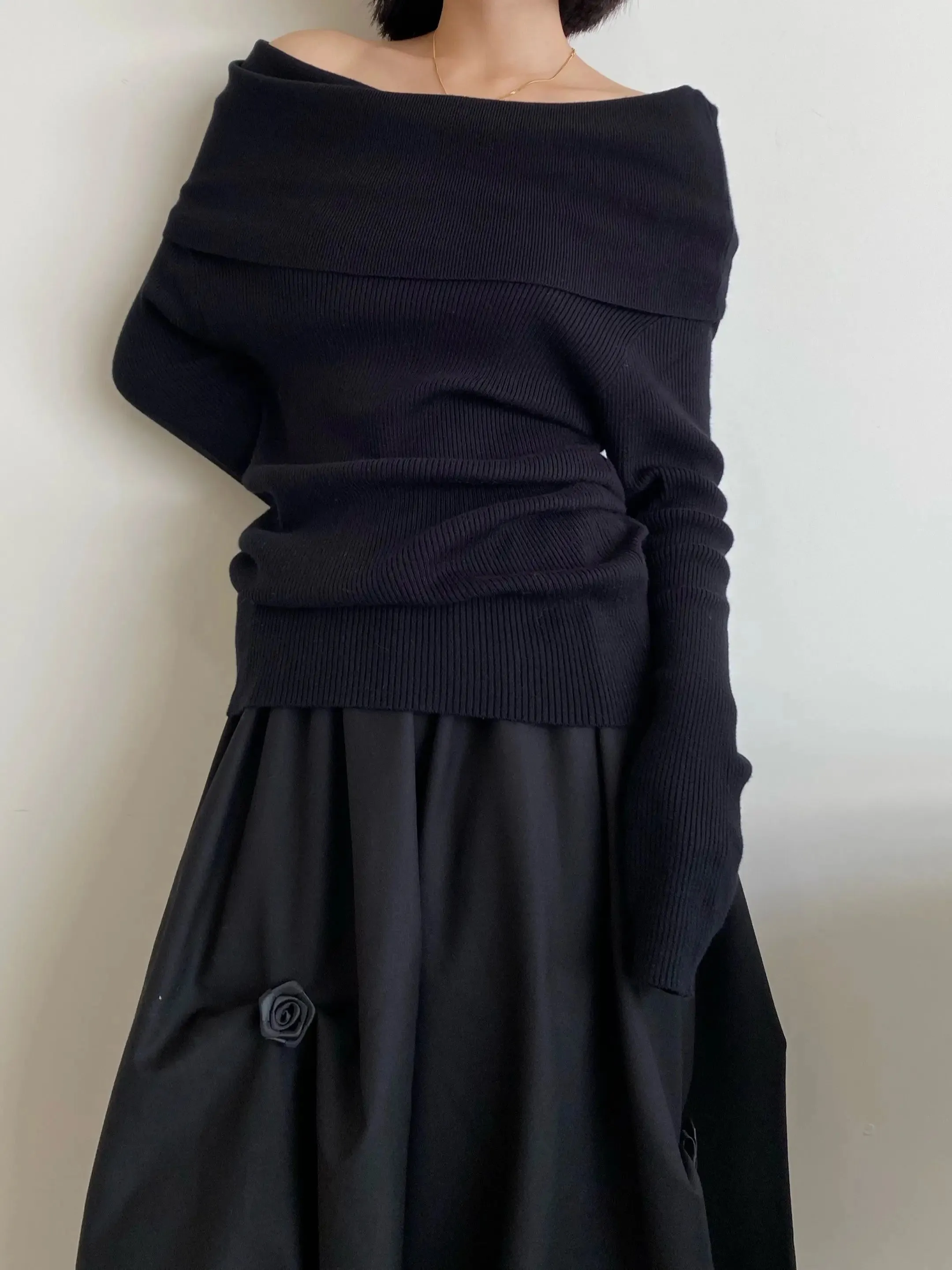 Elizabeth® | Elegant off-the-shoulder sweater