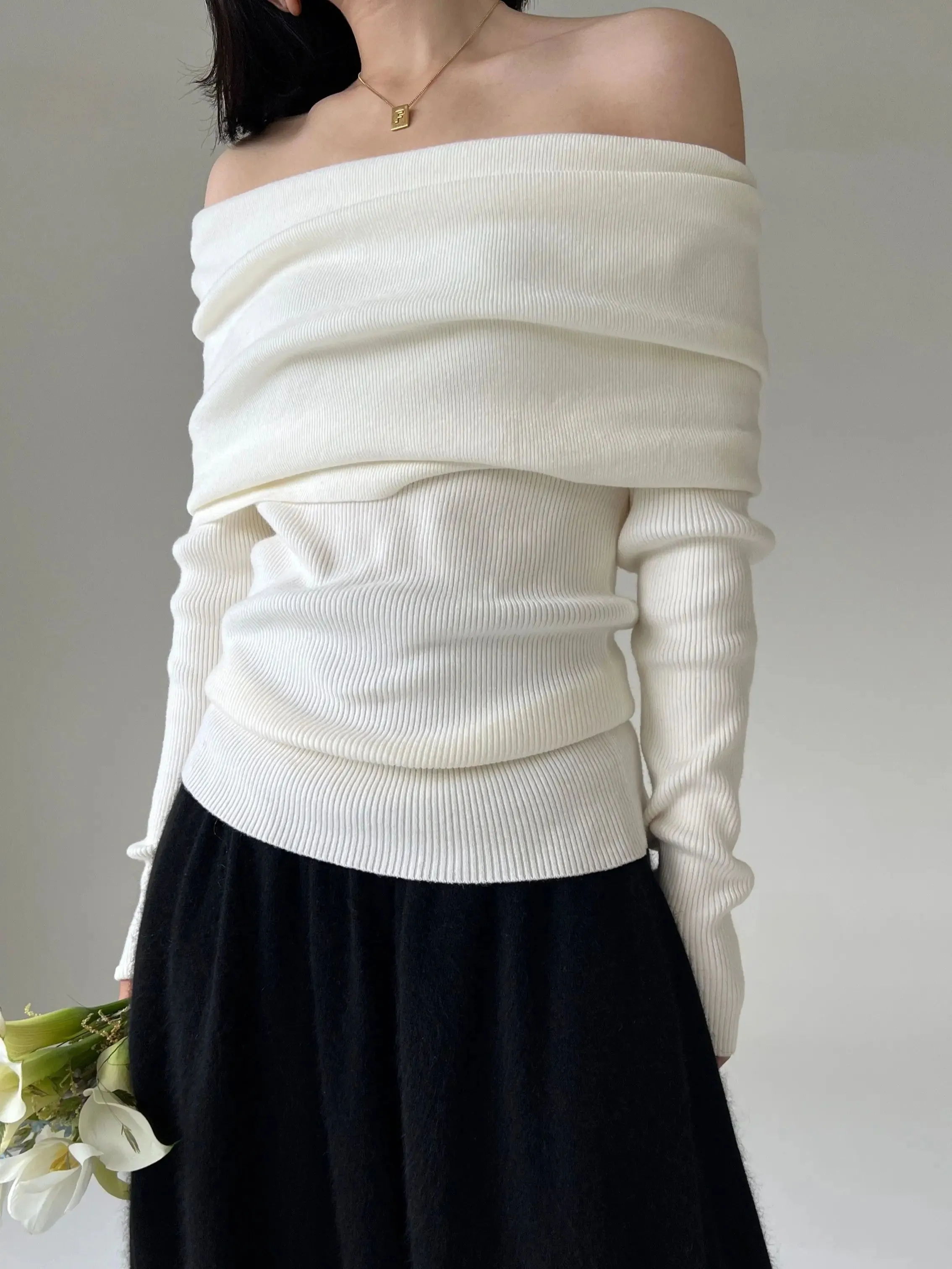 Elizabeth® | Elegant off-the-shoulder sweater
