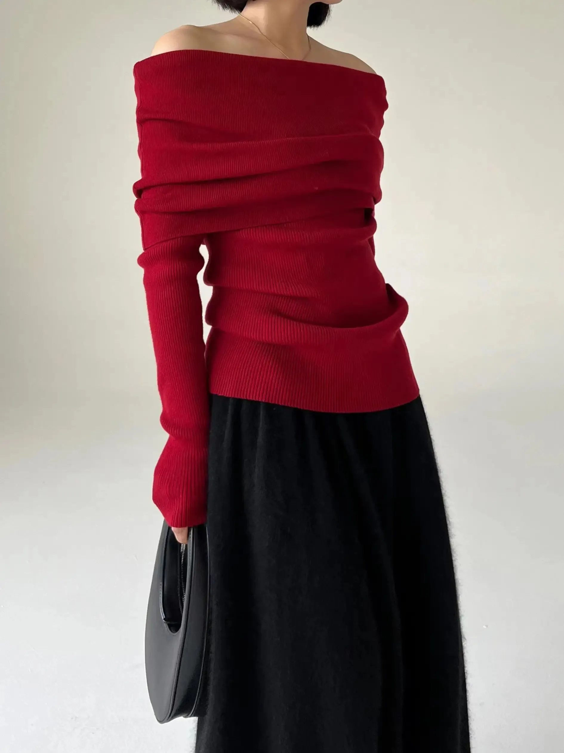 Elizabeth® | Elegant off-the-shoulder sweater