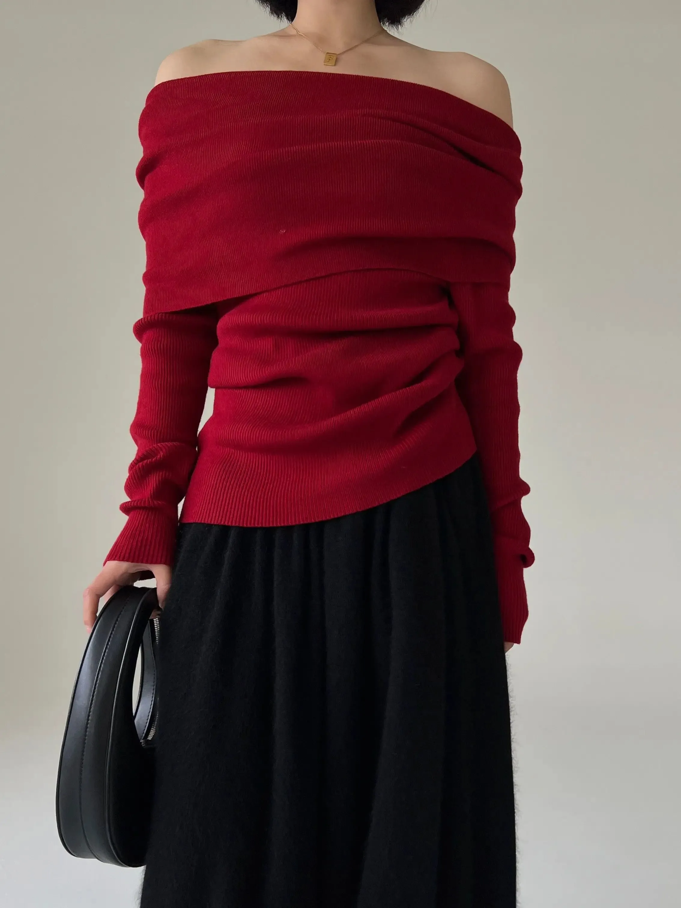 Elizabeth® | Elegant off-the-shoulder sweater