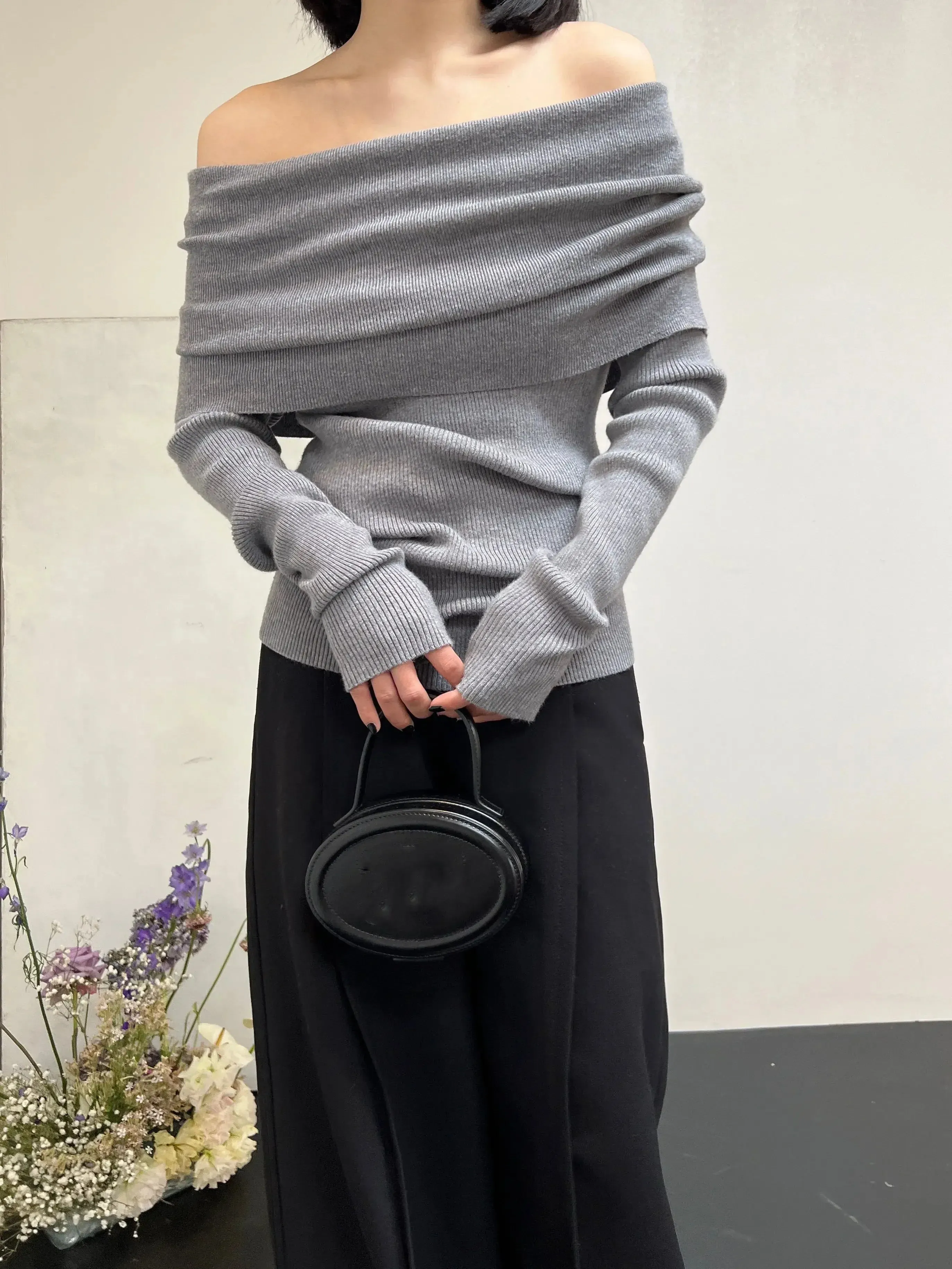 Elizabeth® | Elegant off-the-shoulder sweater
