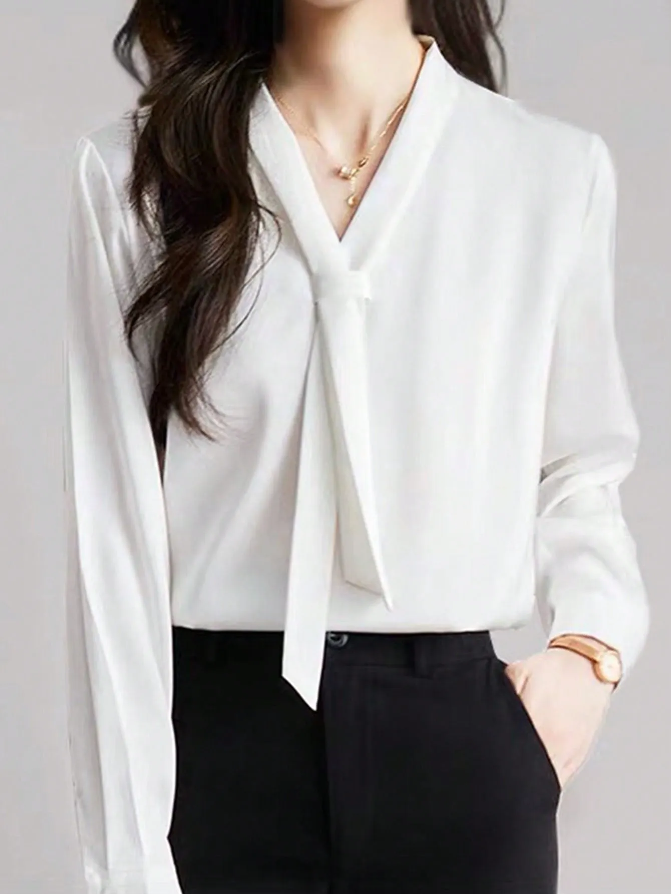 Essnce Ladies' Solid Color Simple Daily V-Neck Long Sleeve Shirt