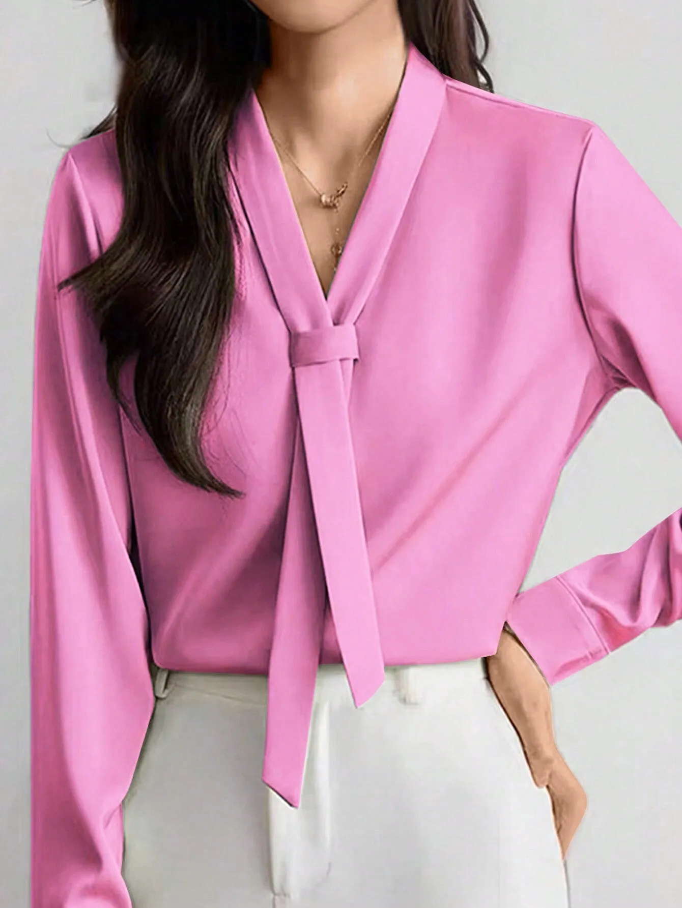 Essnce Ladies' Solid Color Simple Daily V-Neck Long Sleeve Shirt