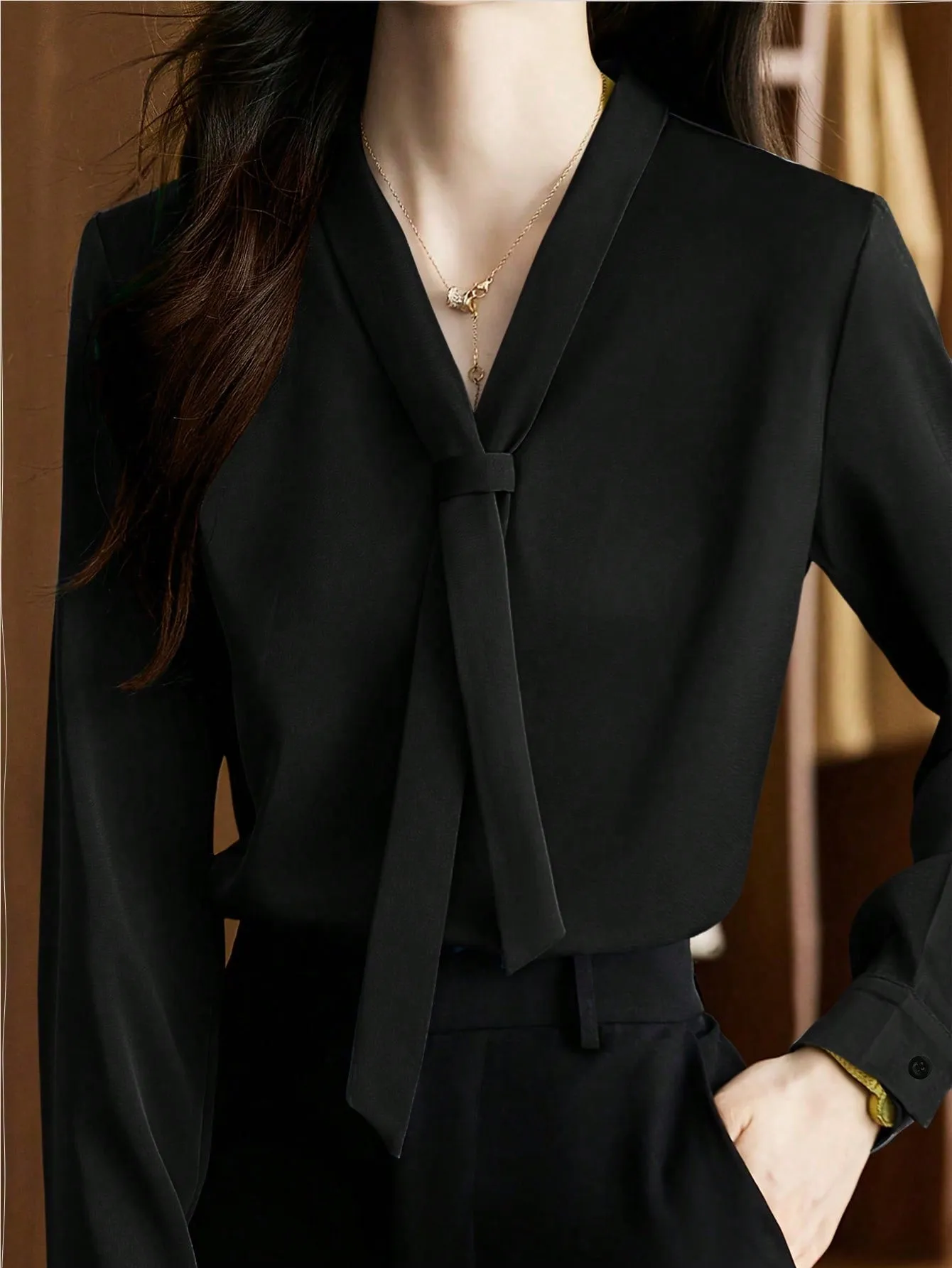Essnce Ladies' Solid Color Simple Daily V-Neck Long Sleeve Shirt