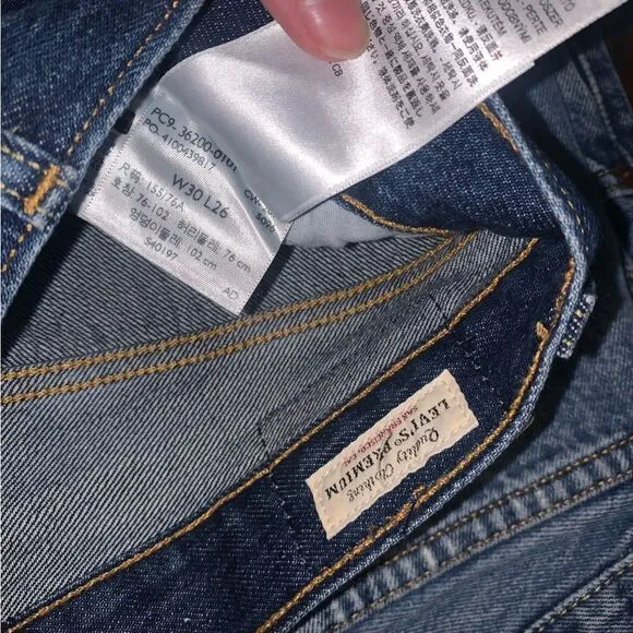 Levi’s 501 high rise Cropped Straight size 30