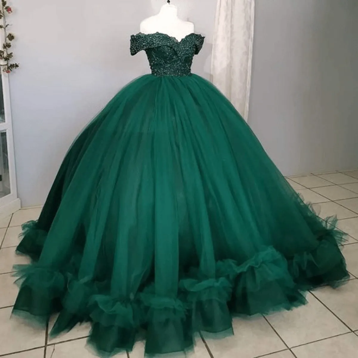 Off the Shoulder Ball Gown Quinceanera Dresses with Train