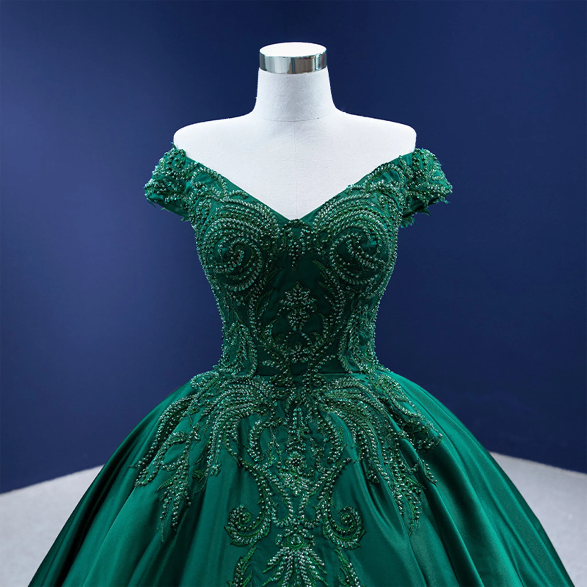 Off The Shoulder V-neck Ball Gown Lace Applique Quinceanera Dress
