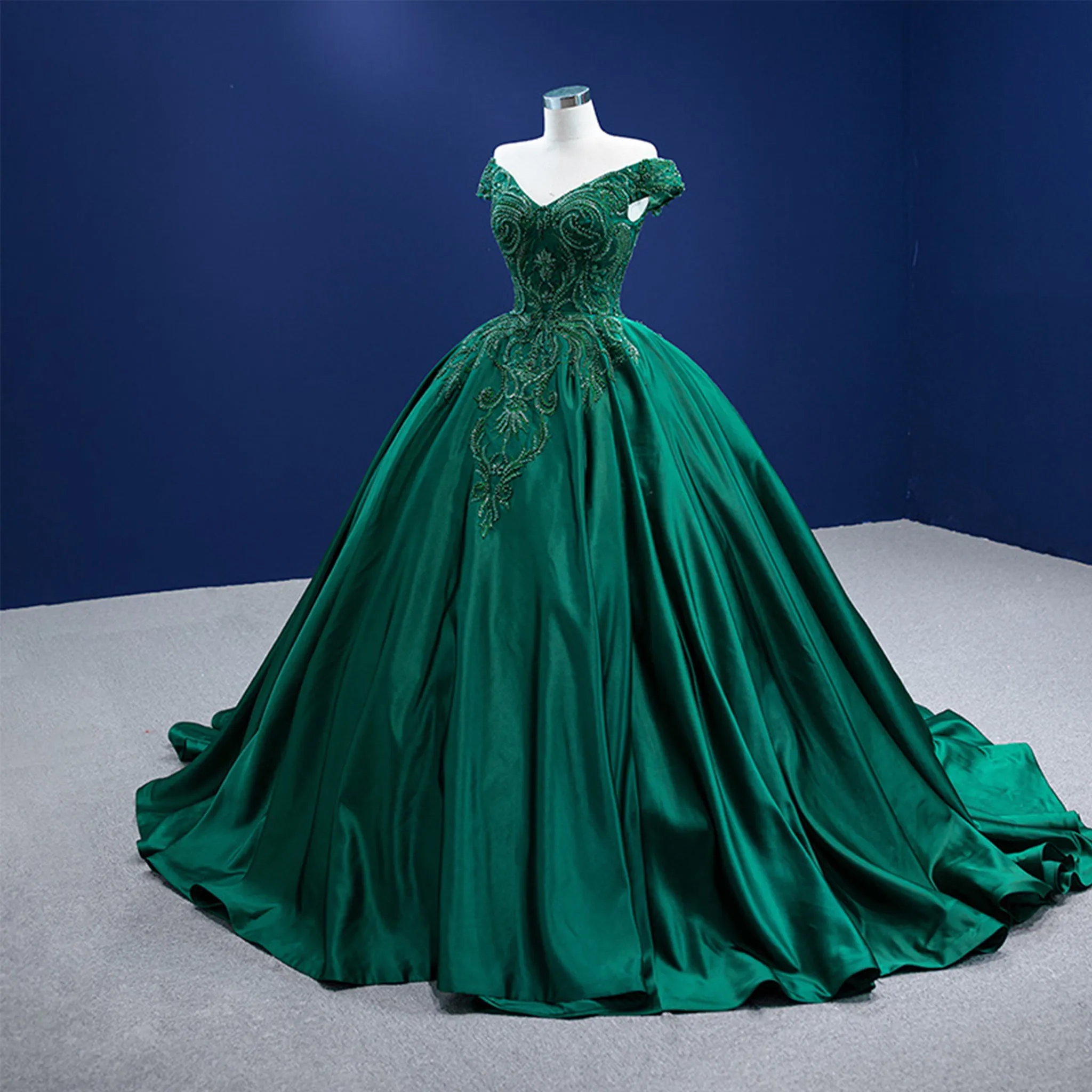 Off The Shoulder V-neck Ball Gown Lace Applique Quinceanera Dress