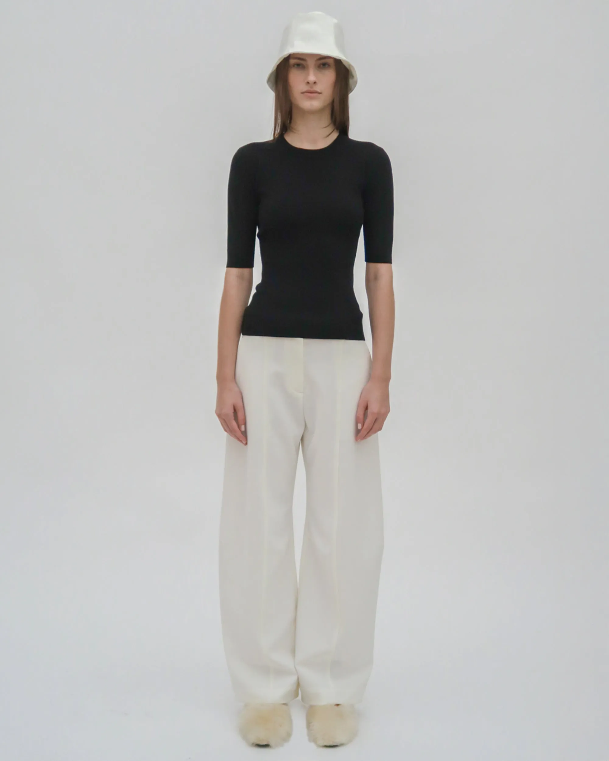 RIBBED CROPPED SLEEVE SWEATER