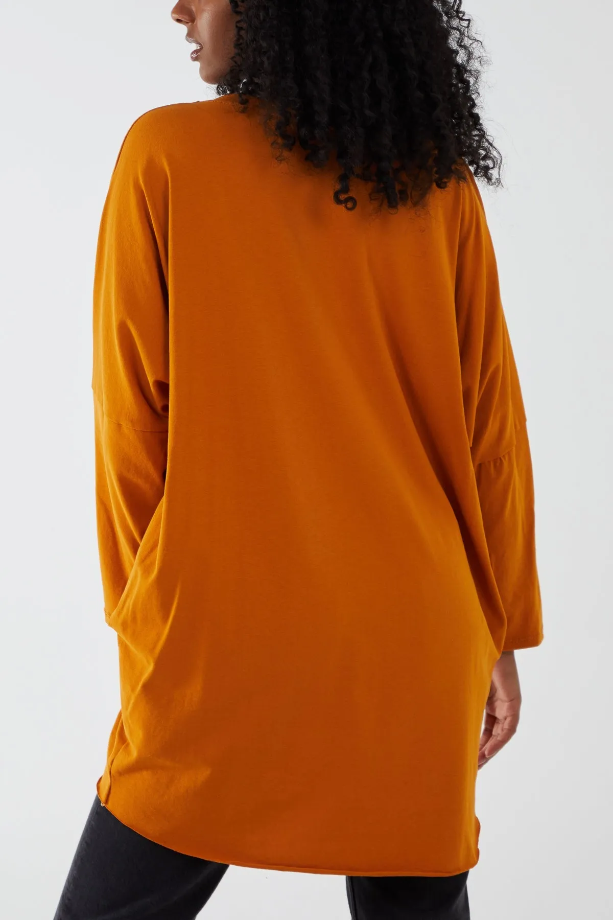 Scoop Neck Circle Star Stud Top