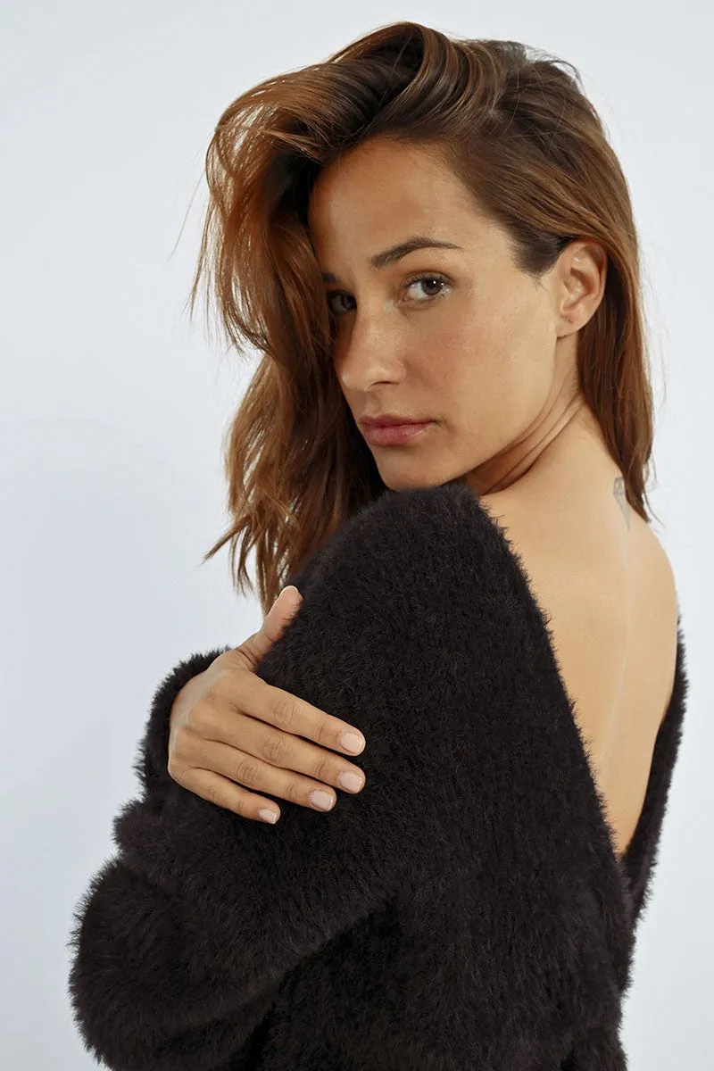 SOFT, BACKLESS SWEATER