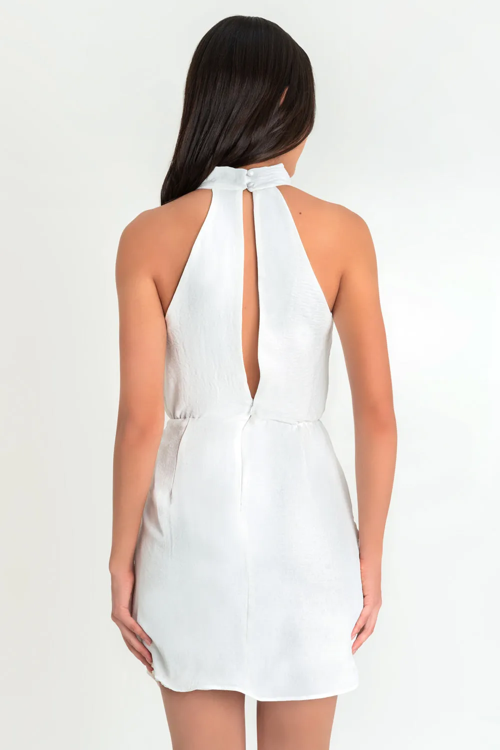 Vestido corto halter de cuello alto sin mangas
