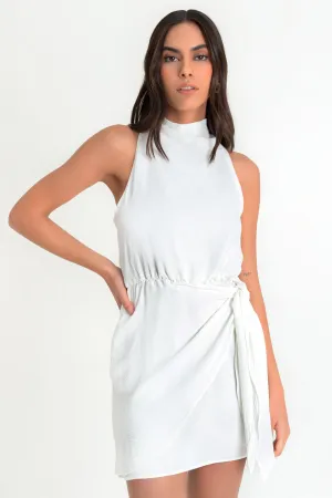 Vestido corto halter de cuello alto sin mangas