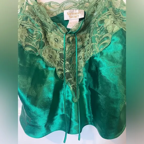 Vintage 1980s VS Gold Label Green Top