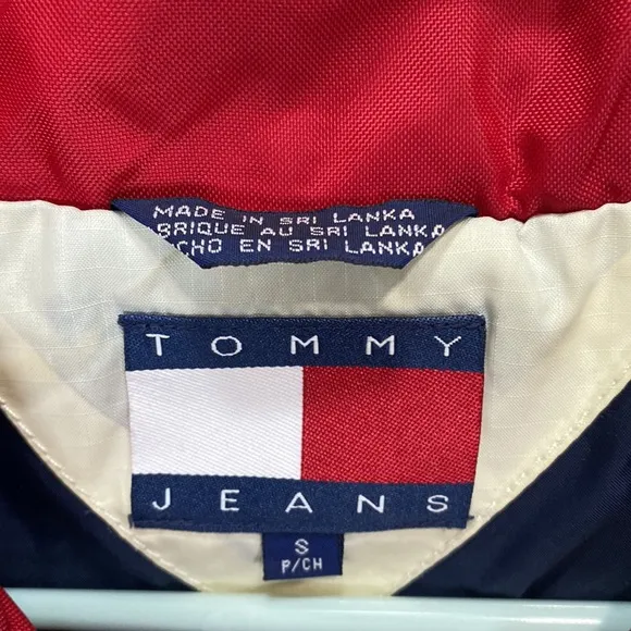 Vintage Tommy Hilfiger 90s Y2K cropped jacket red
