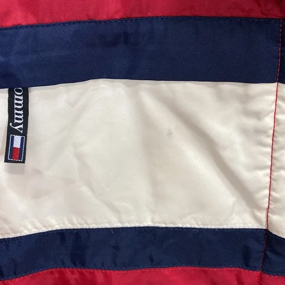 Vintage Tommy Hilfiger 90s Y2K cropped jacket red